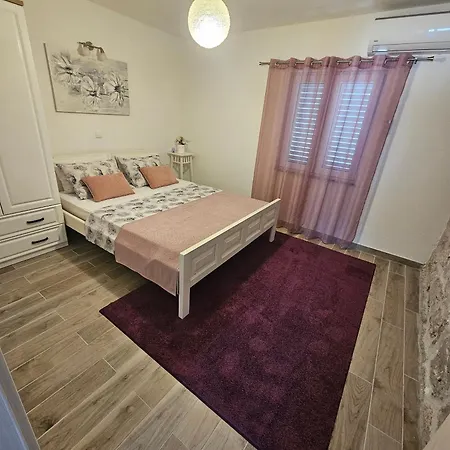Family Friendly House With A Swimming Pool Zabrdje, Peljesac - 24356 Casa de Férias Ston