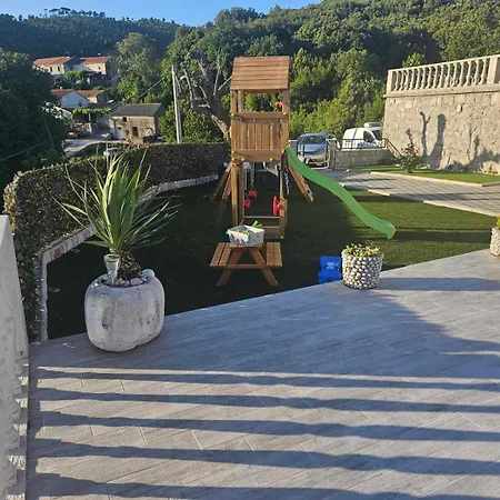 بيت للعطل Family Friendly House With A Swimming Pool Zabrdje, Peljesac - 24356
